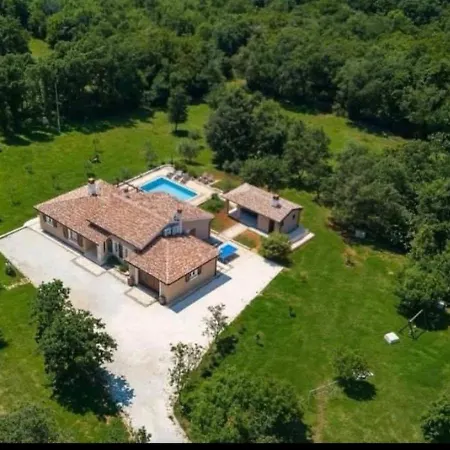 Ara With Private Pool *